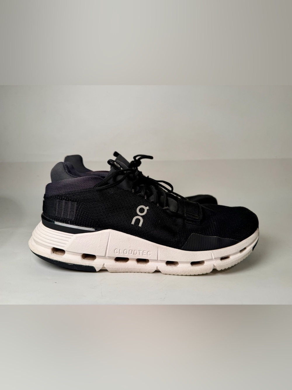 On Cloud CloudNova Shoes Womens 9.5 Black Running Athletic Gym Sneakers